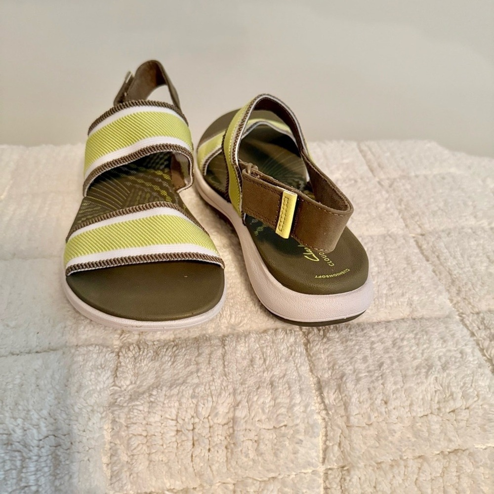 NWOT Cloudstepper Clarks Womens Stretch 8.5 Sandal Minimalist Outdoors Beach - Picture 4 of 9